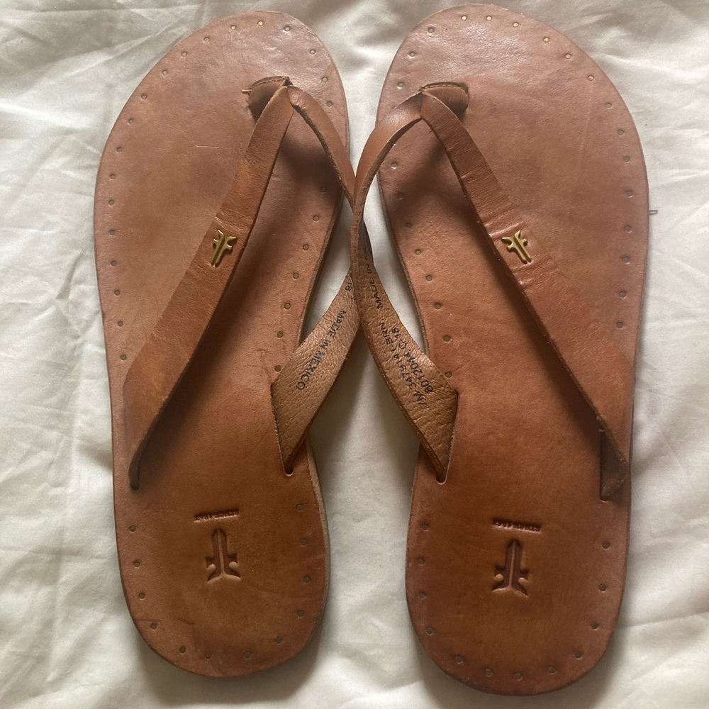 Frye Leather Thong Sandals size 7M